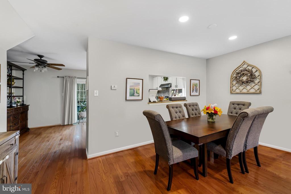 3964 FOREST VALLEY
