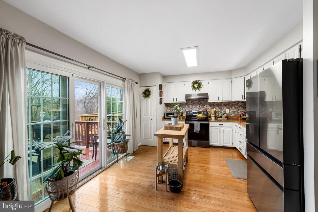 3964 FOREST VALLEY