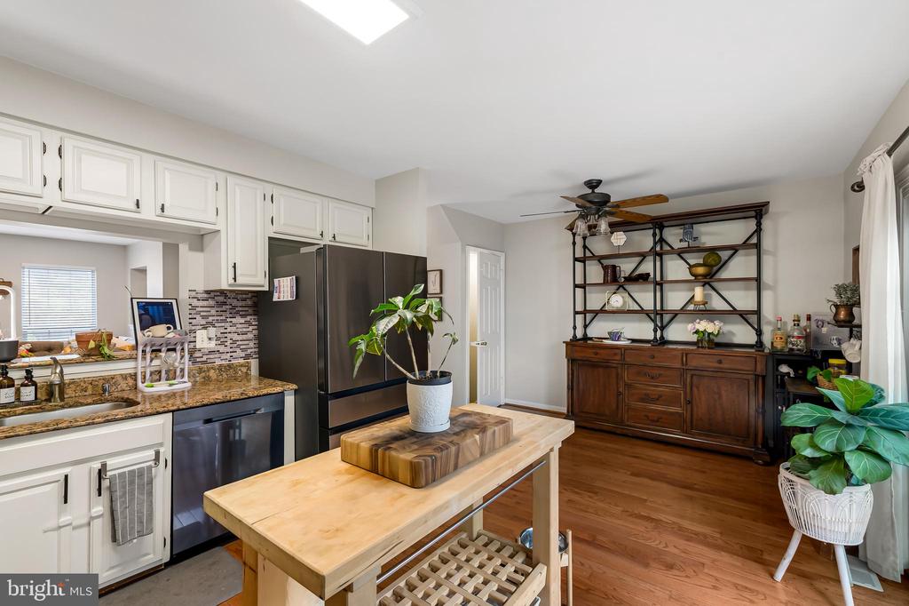 3964 FOREST VALLEY