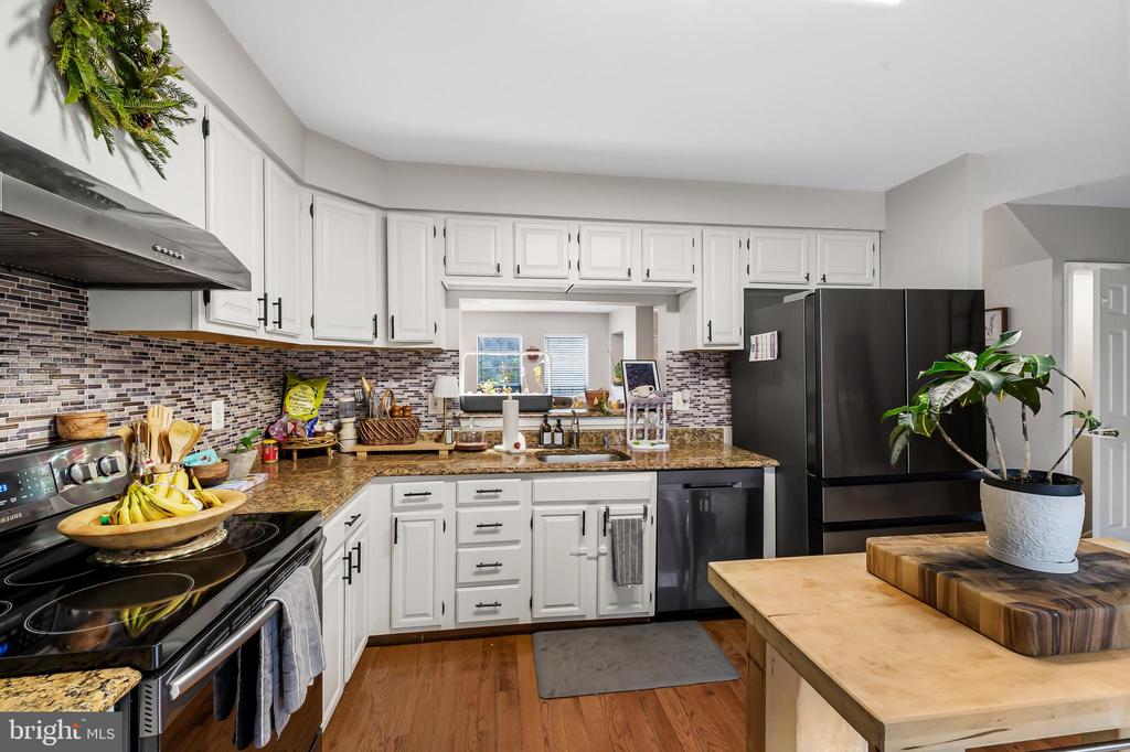 3964 FOREST VALLEY