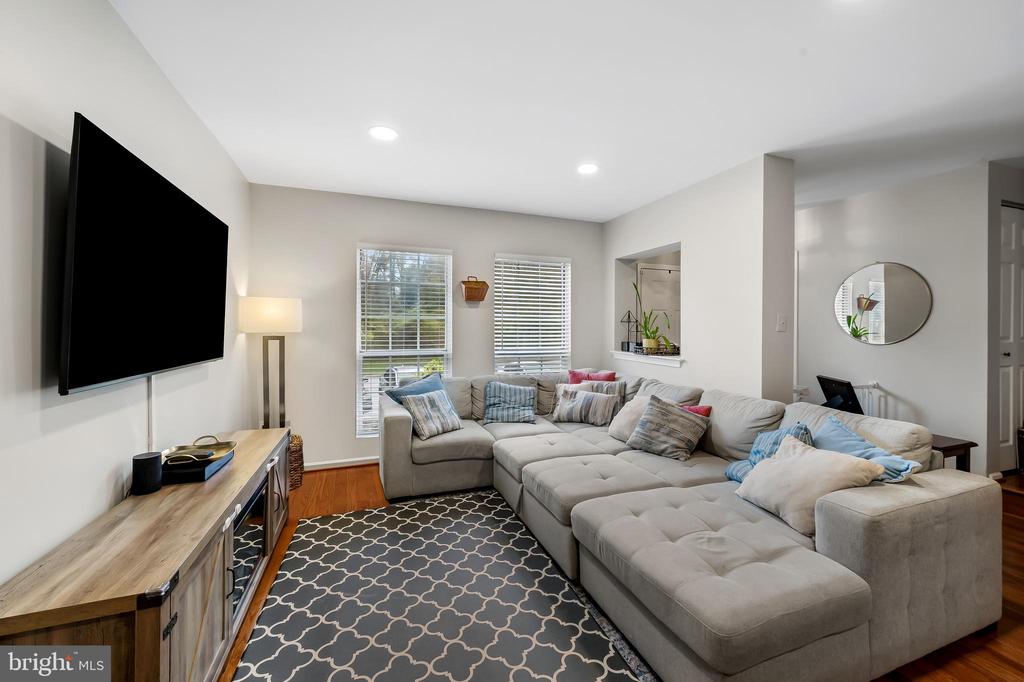 3964 FOREST VALLEY