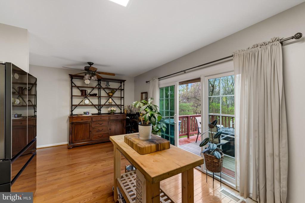 3964 FOREST VALLEY