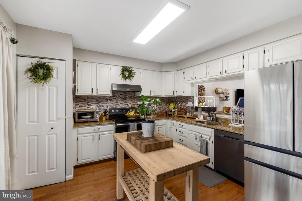 3964 FOREST VALLEY