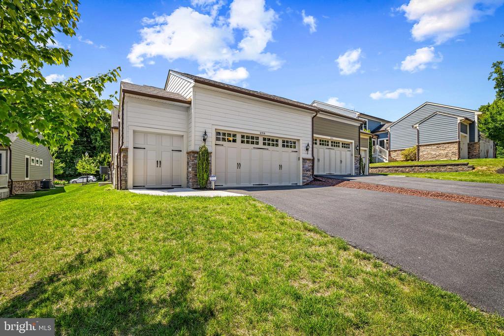 6914 SUMMIT CIRCLE
