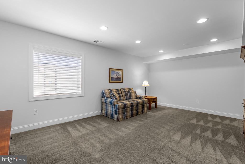 6914 SUMMIT CIRCLE