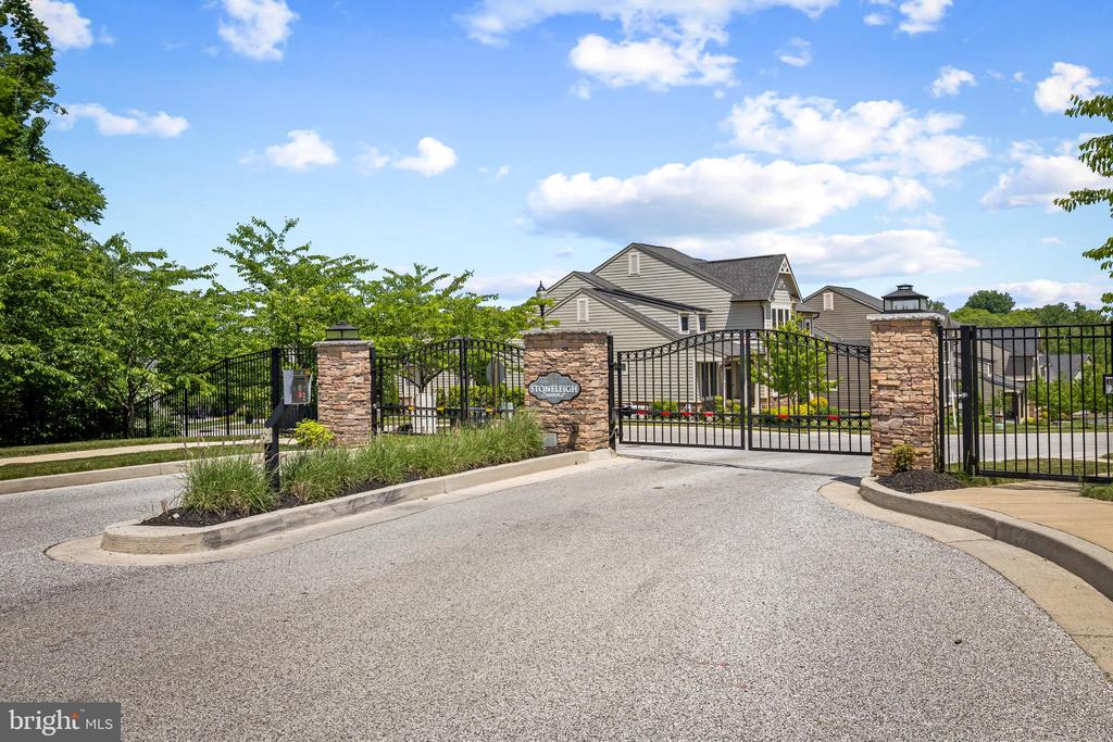 6914 SUMMIT CIRCLE