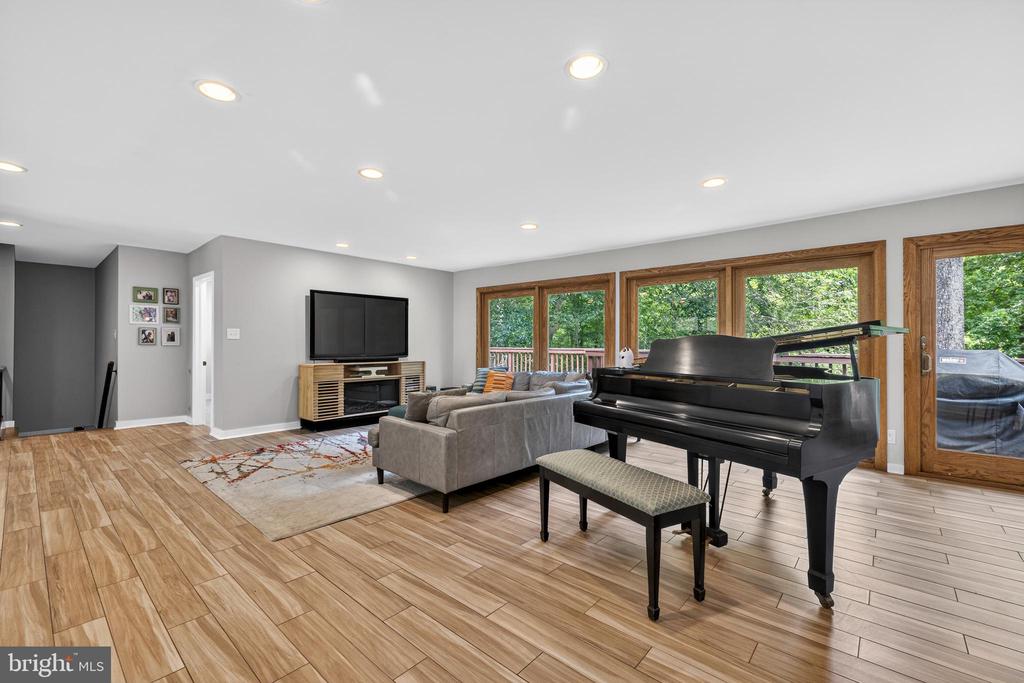 115 SWANHILL COURT