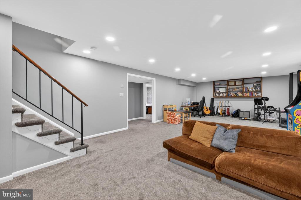 115 SWANHILL COURT
