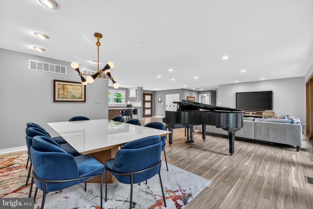 115 SWANHILL COURT