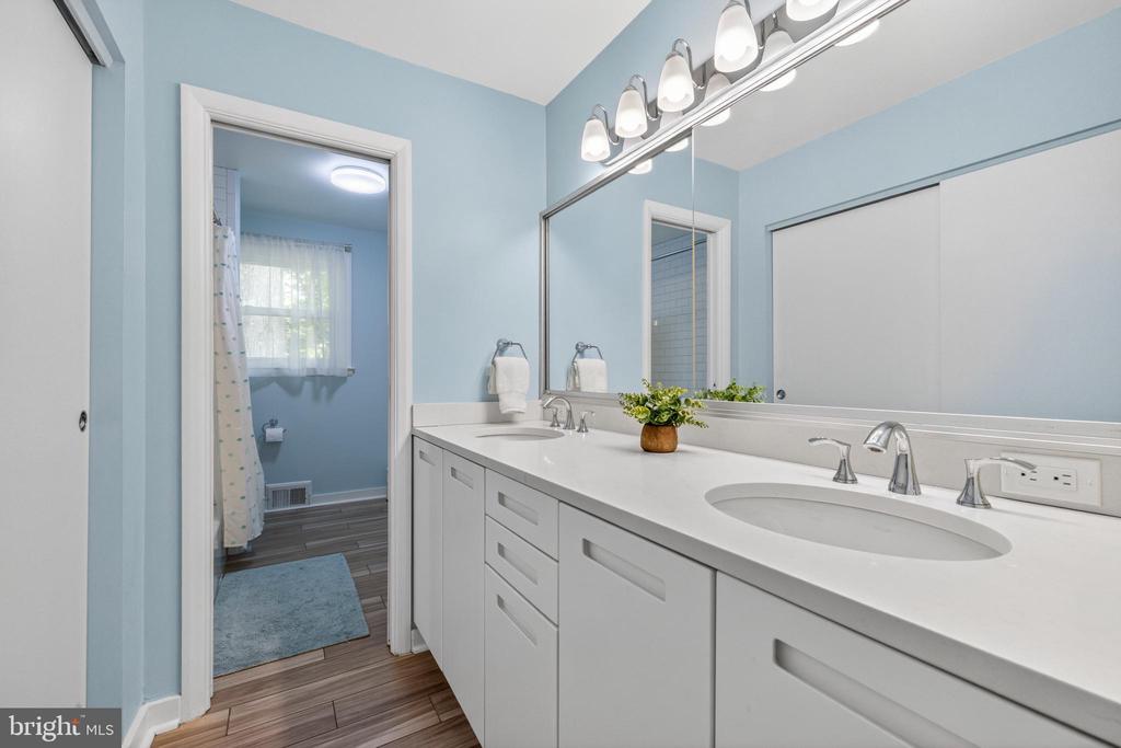 115 SWANHILL COURT