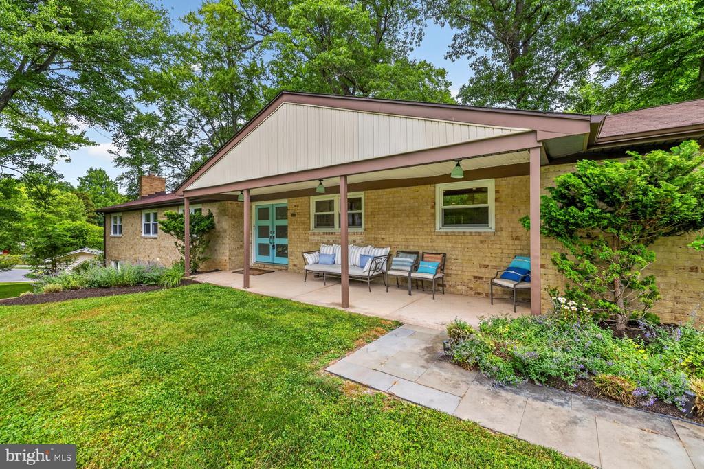 115 SWANHILL COURT