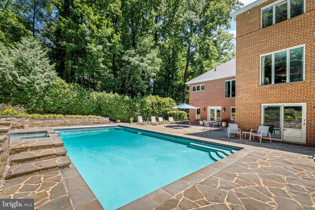 4 BRICKFORD LANE
