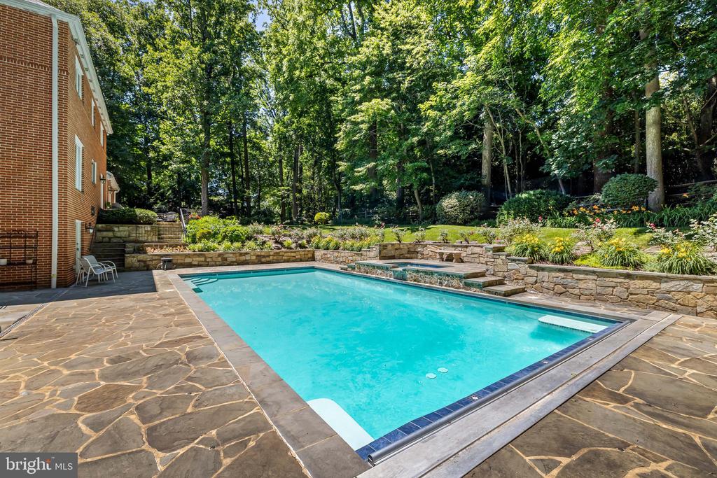 4 BRICKFORD LANE