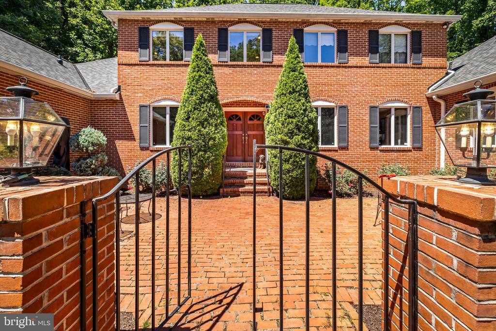 4 BRICKFORD LANE