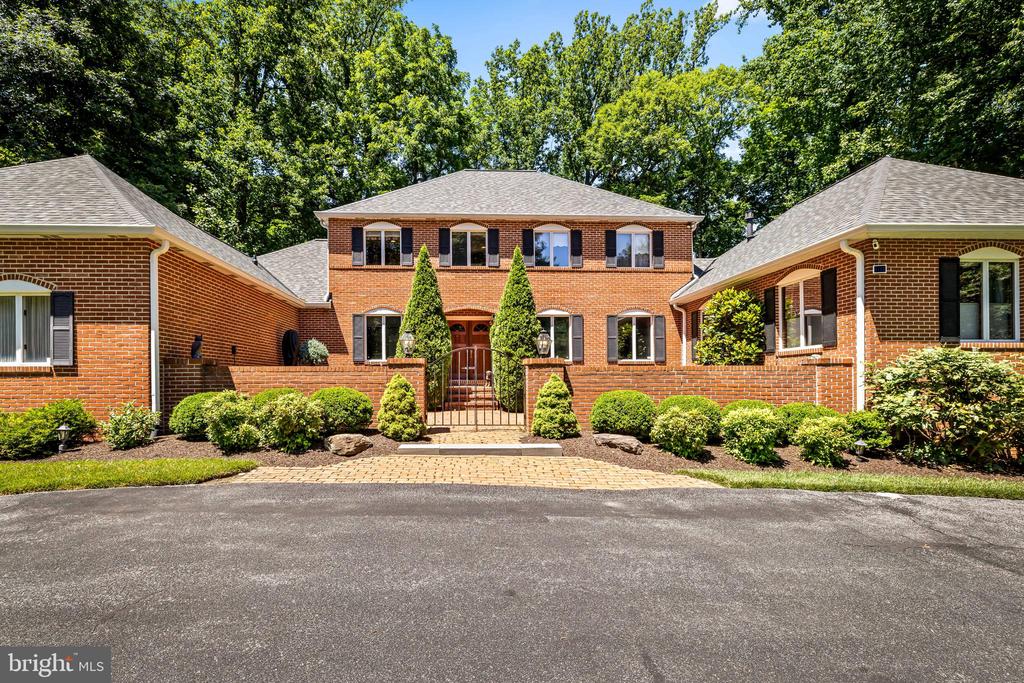 4 BRICKFORD LANE