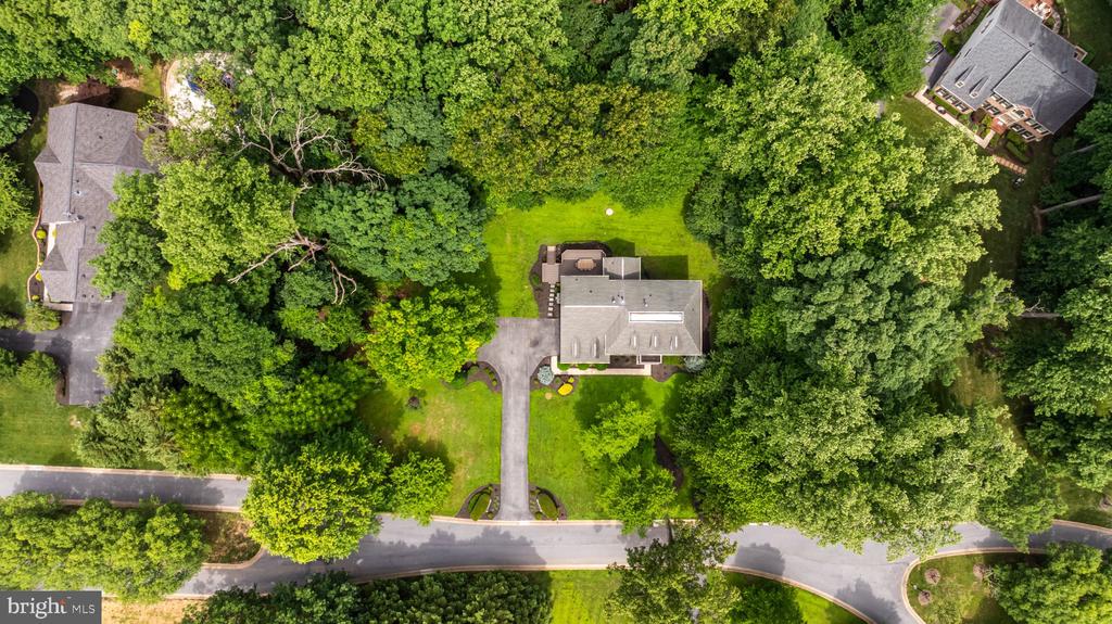 4 FALLING WATER COURT