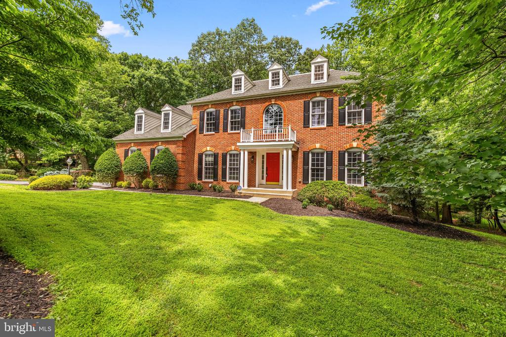 4 FALLING WATER COURT
