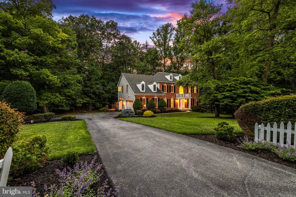 4 FALLING WATER COURT