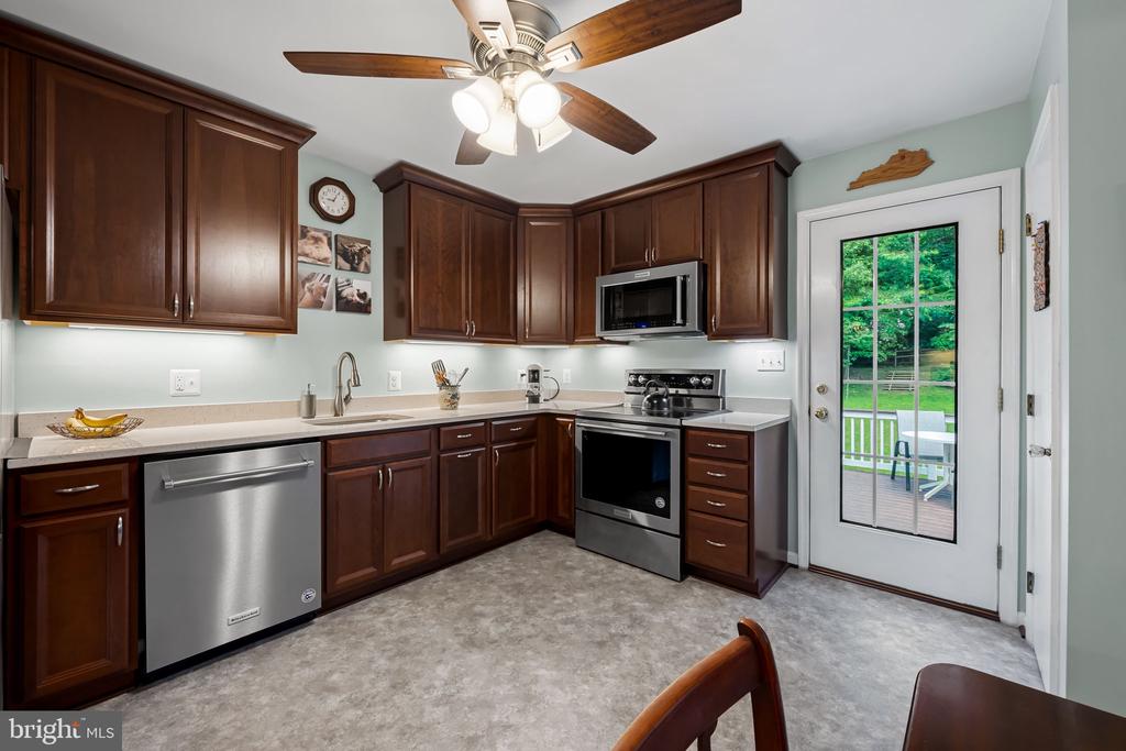6415 HICKORY LANE