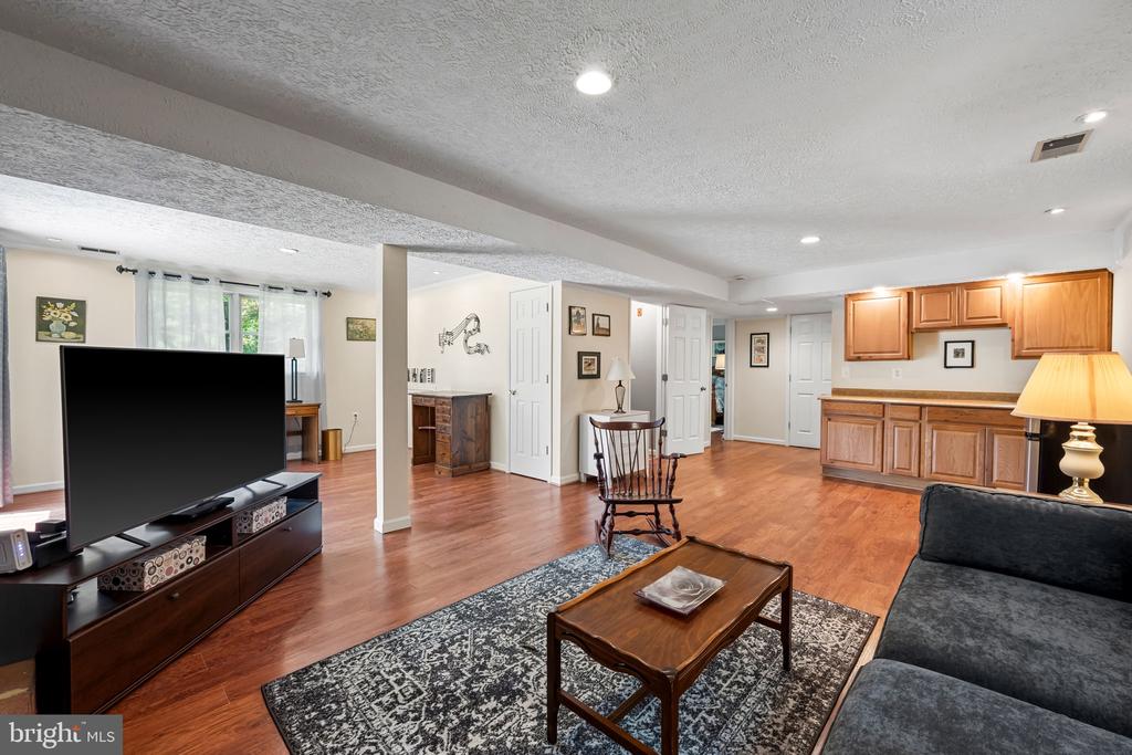 6415 HICKORY LANE