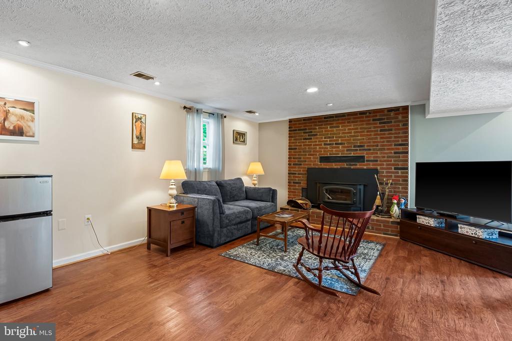 6415 HICKORY LANE