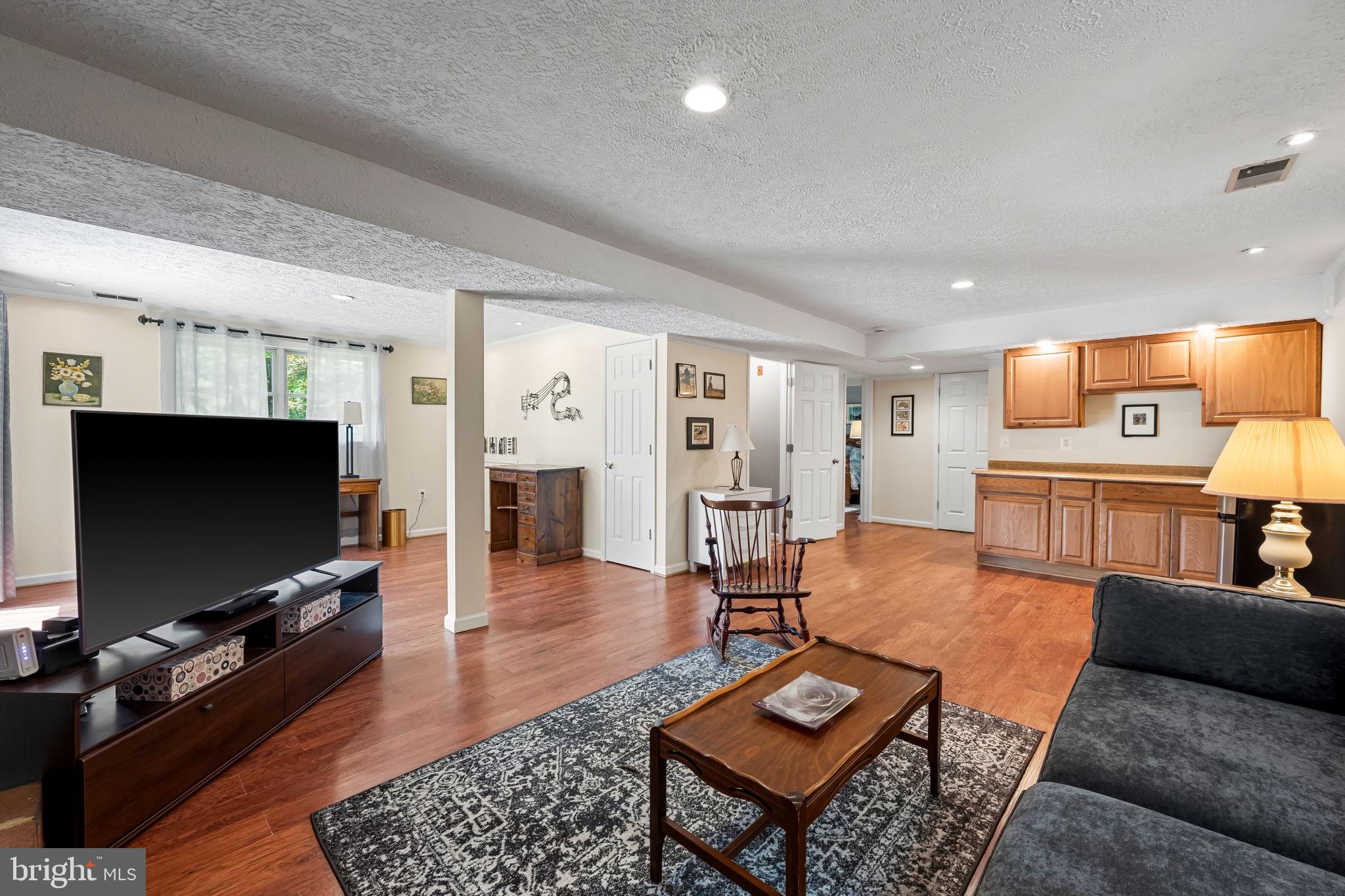 6415 HICKORY LANE