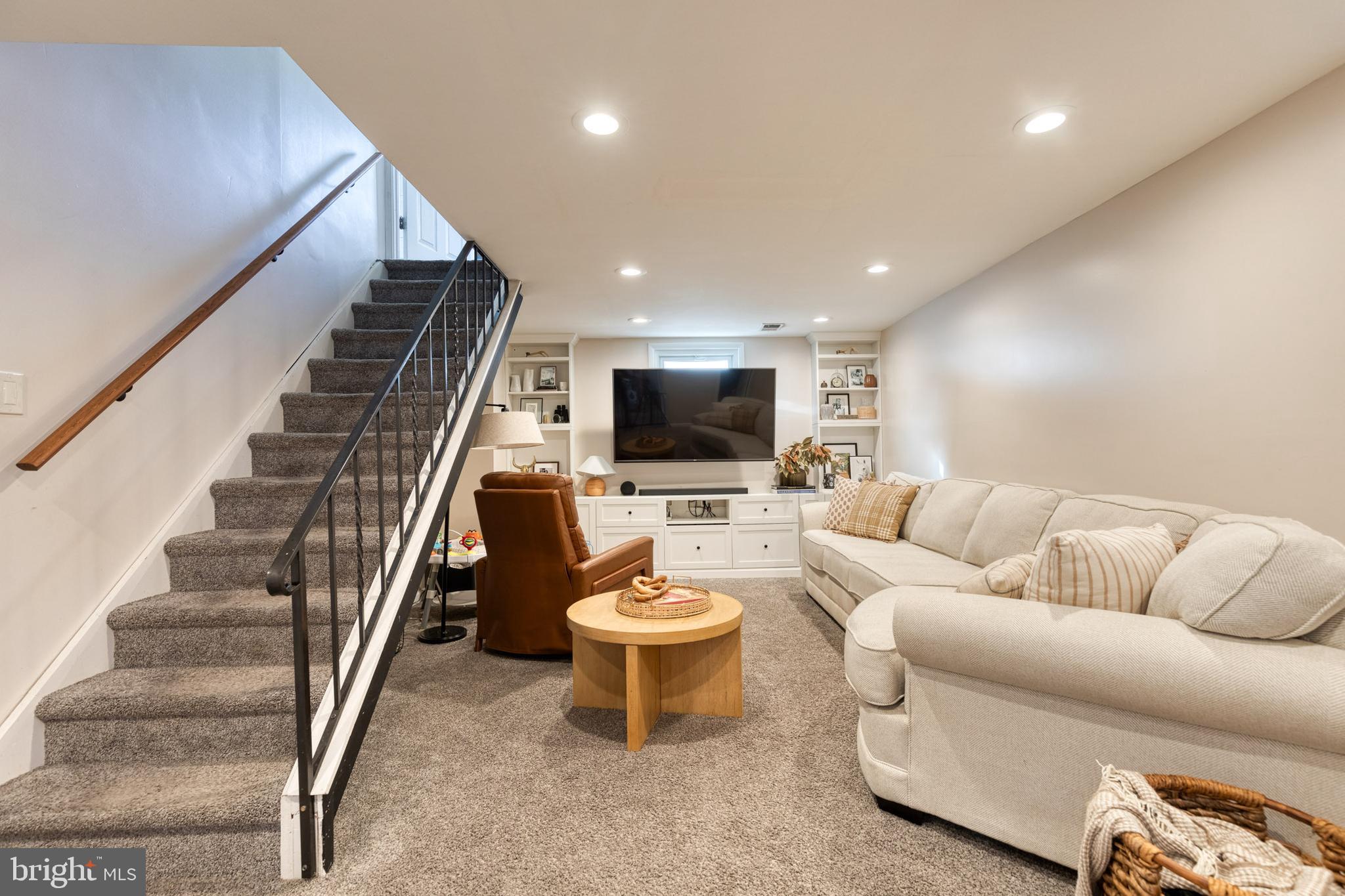 1810 Larch DRIVE