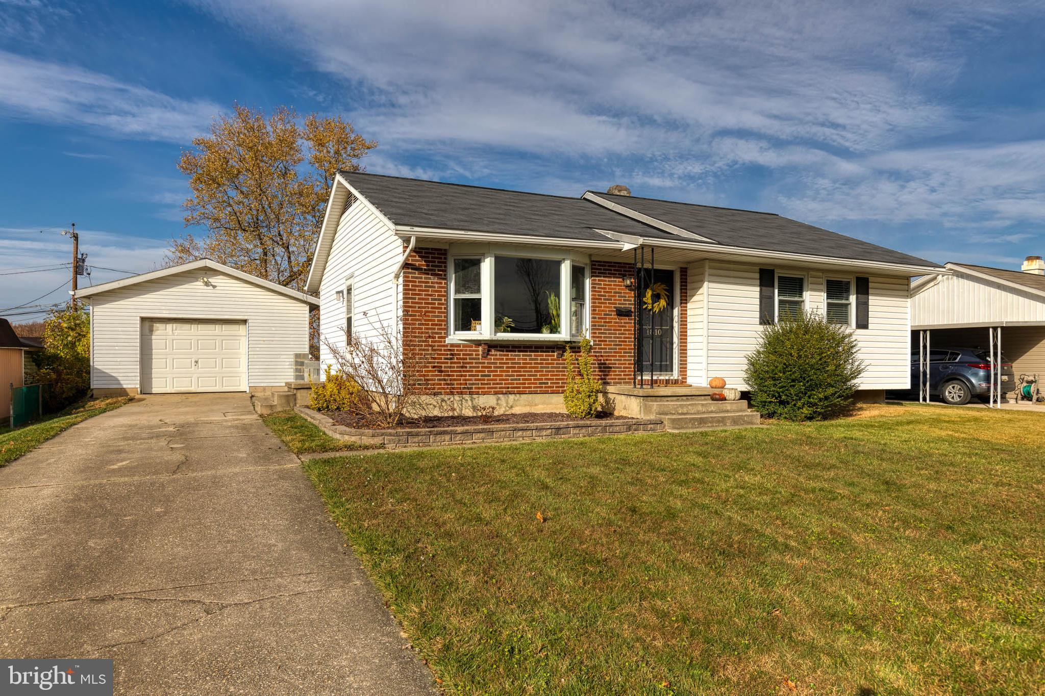 1810 Larch DRIVE