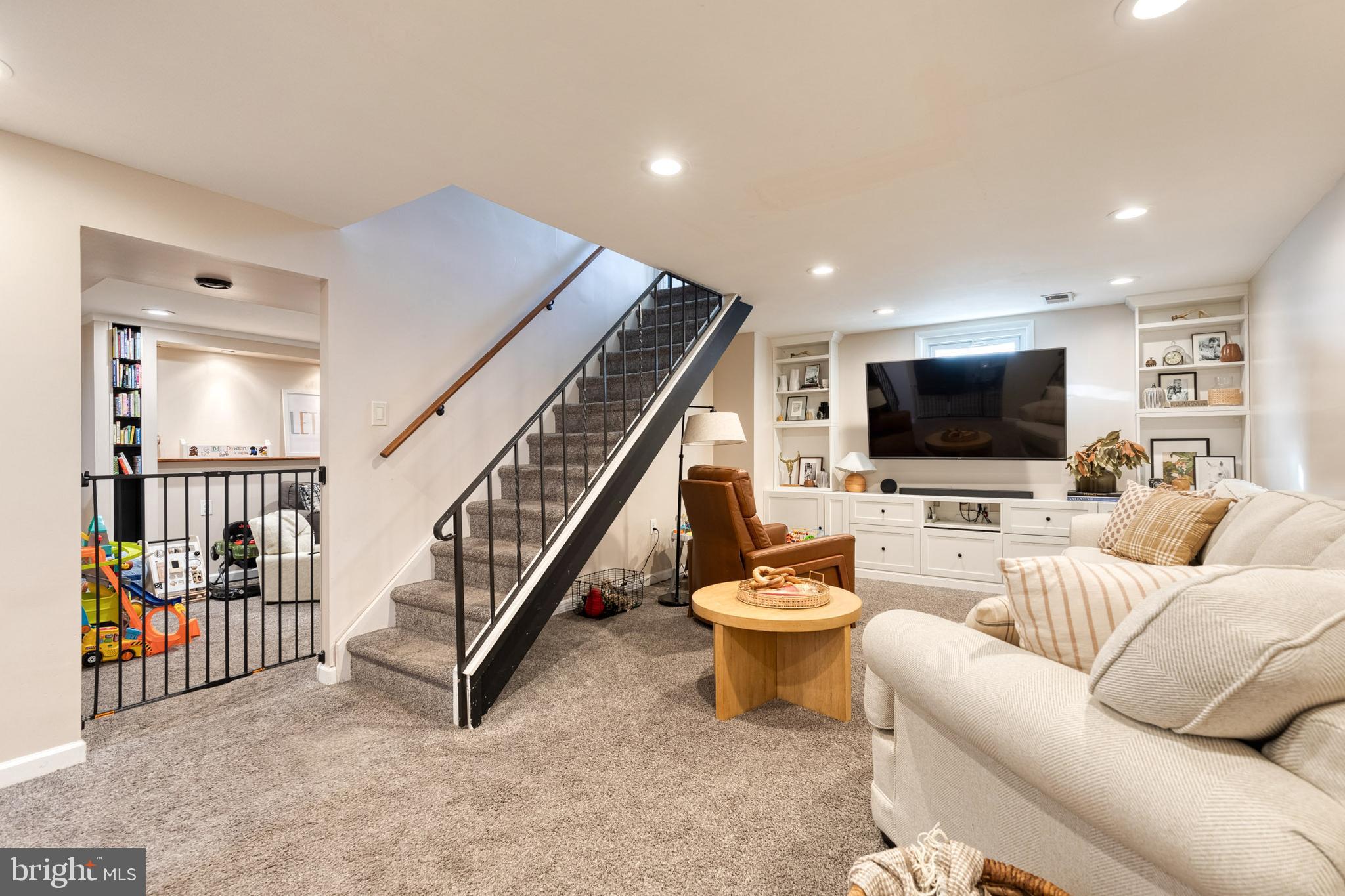 1810 Larch DRIVE