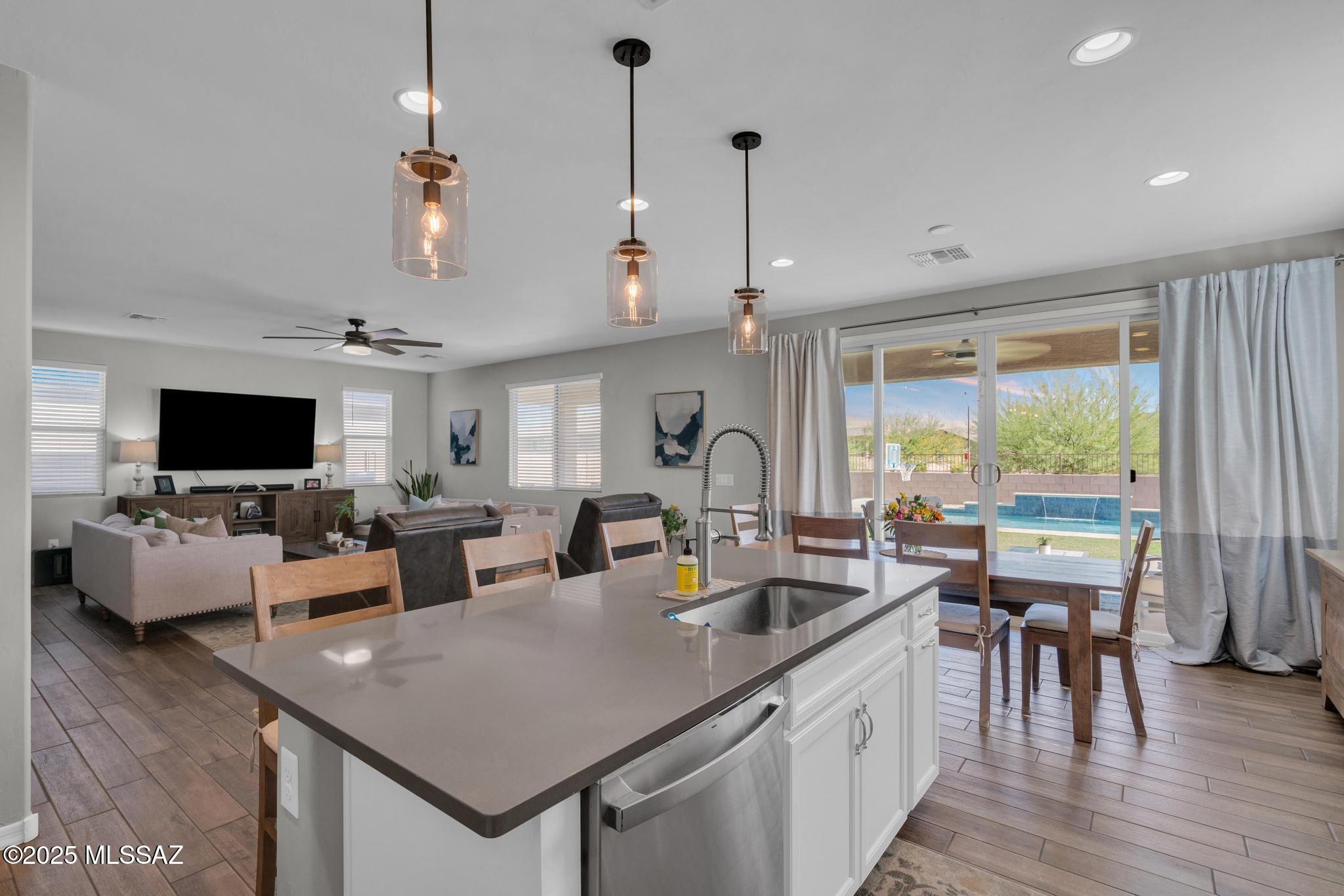 10865 W PLEASANT VIEW Drive