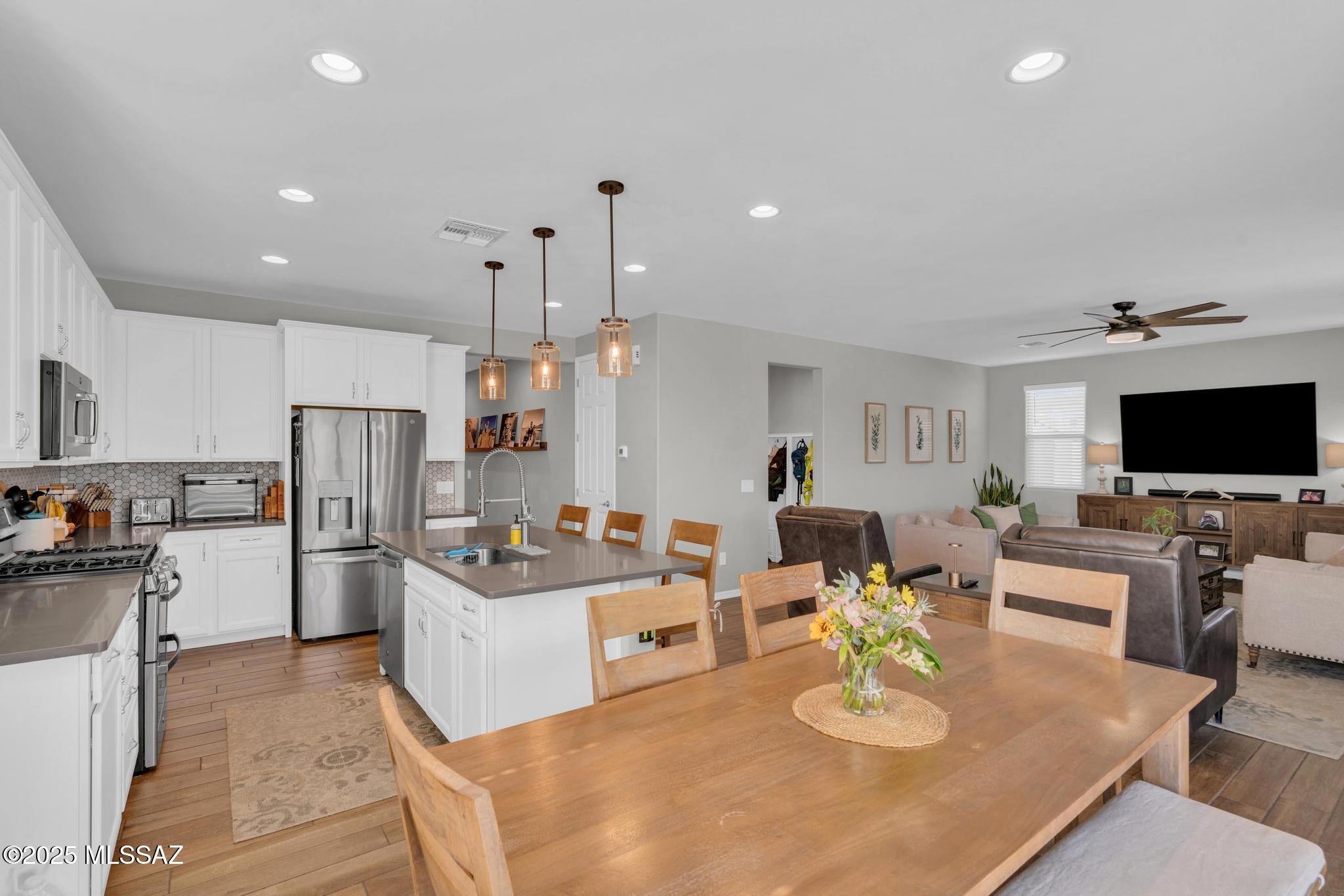 10865 W PLEASANT VIEW Drive