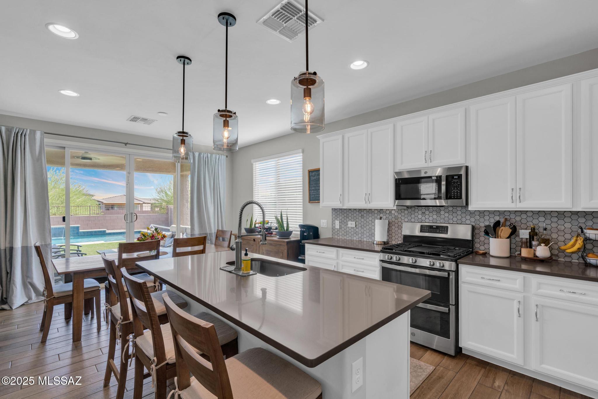 10865 W PLEASANT VIEW Drive