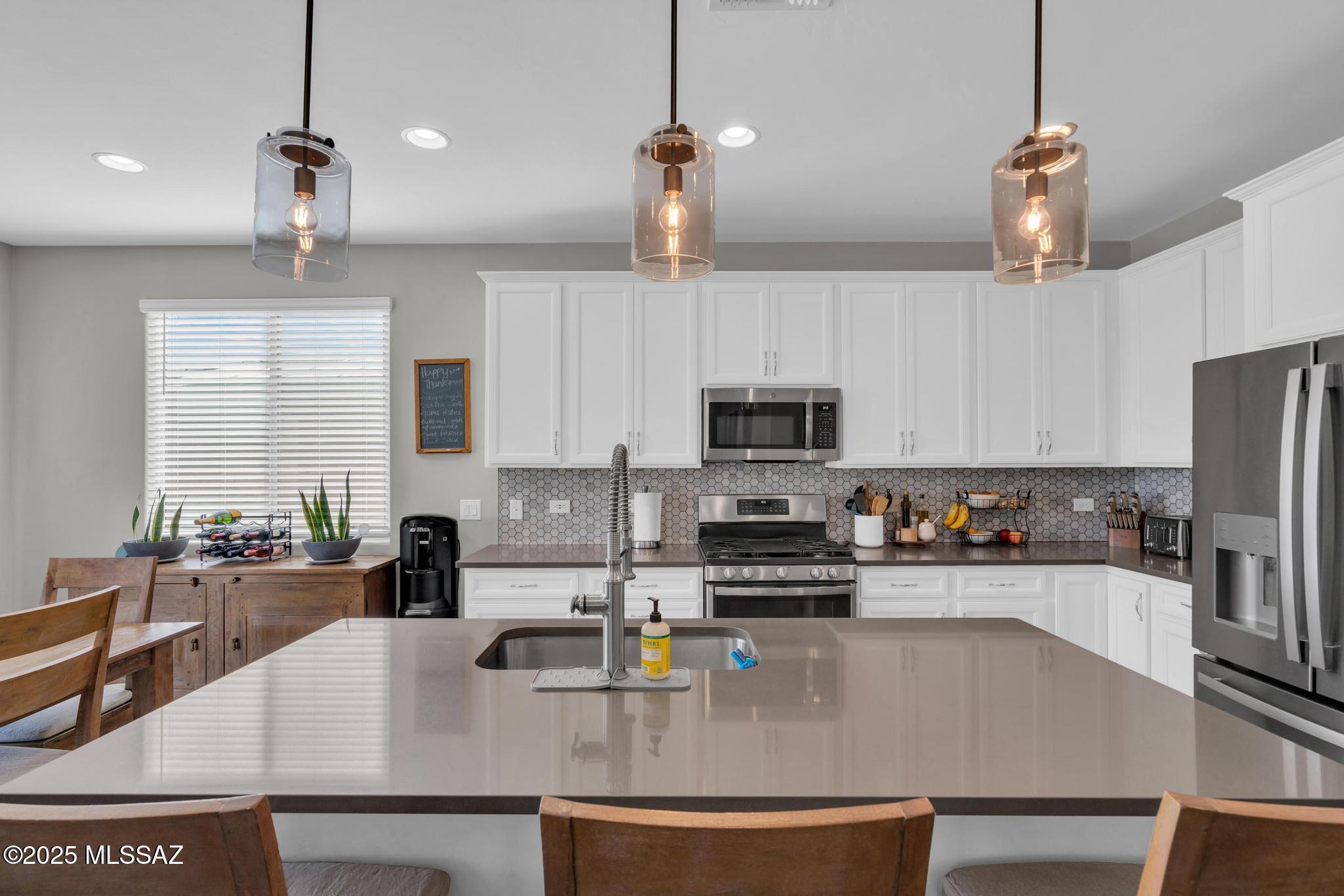 10865 W PLEASANT VIEW Drive