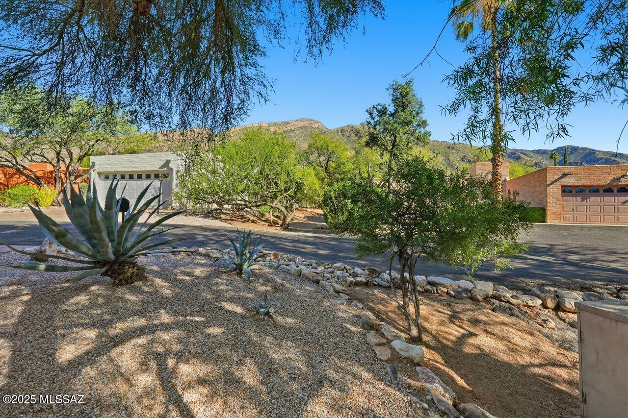 4730 E Apple Valley Drive