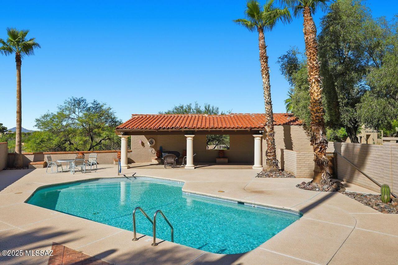 4730 E Apple Valley Drive