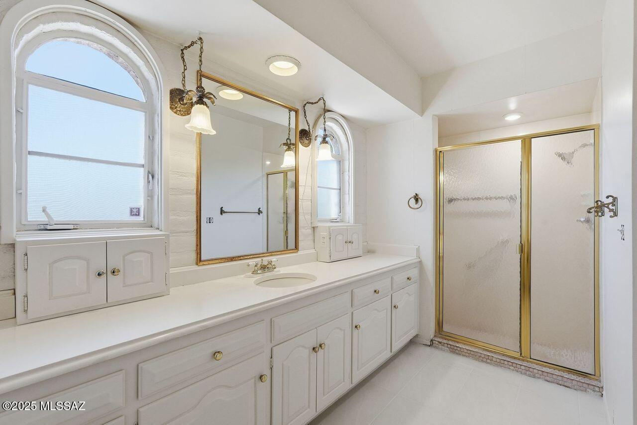 4730 E Apple Valley Drive