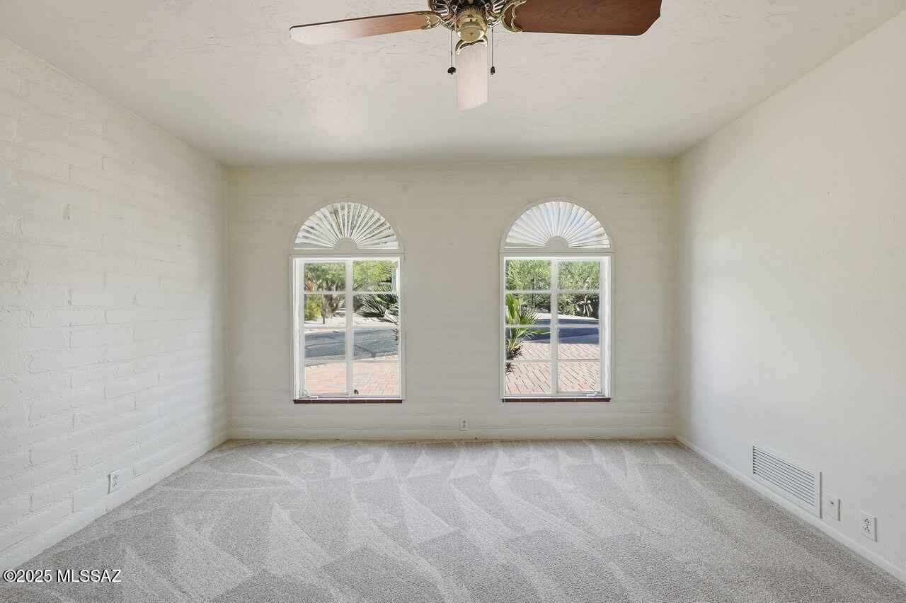 4730 E Apple Valley Drive