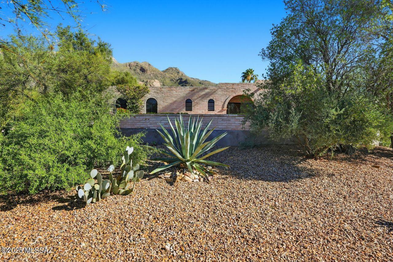 4730 E Apple Valley Drive