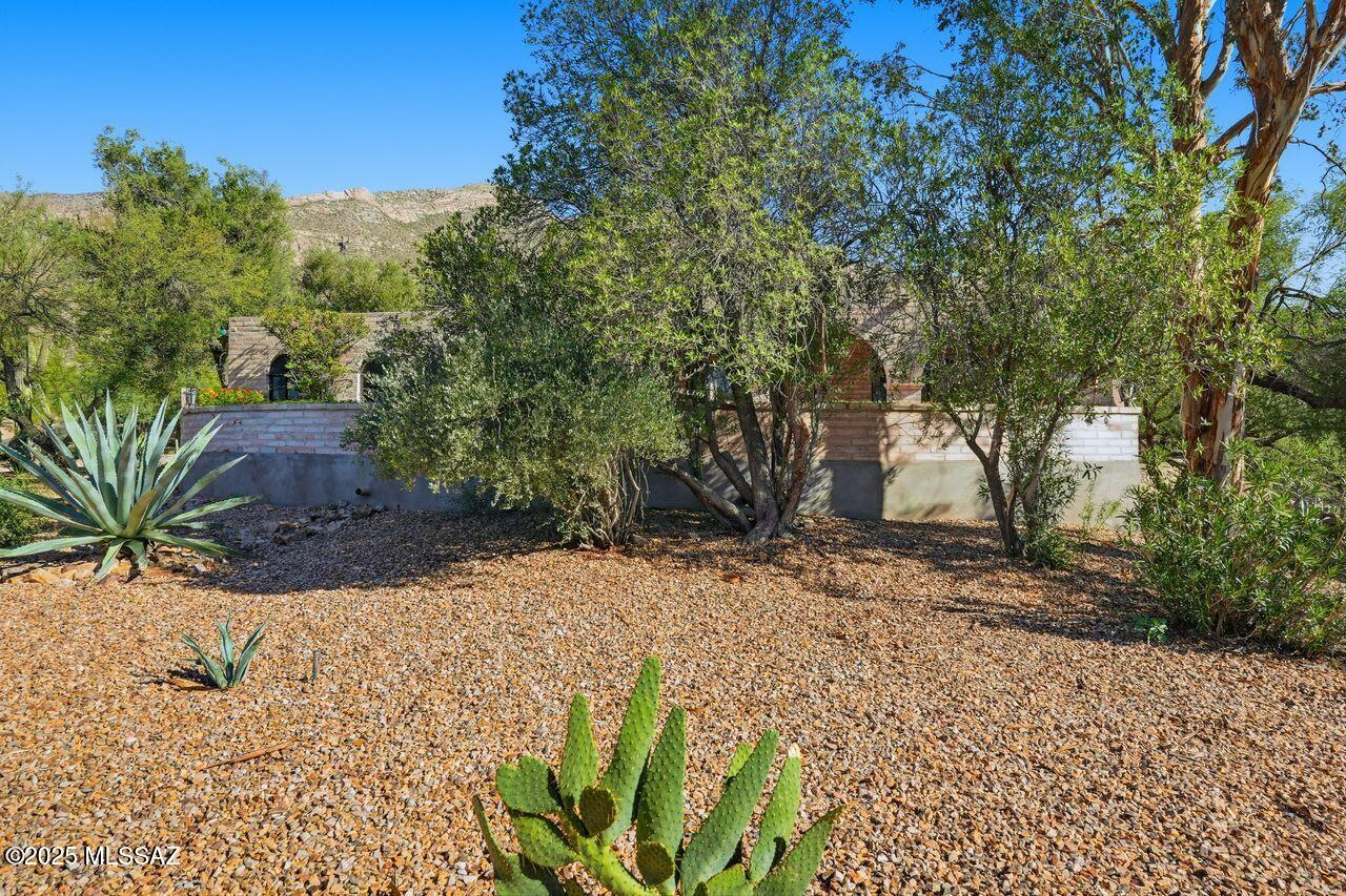 4730 E Apple Valley Drive