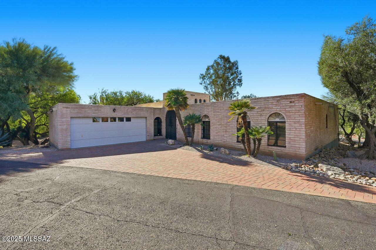 4730 E Apple Valley Drive