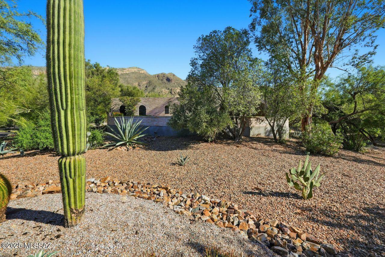 4730 E Apple Valley Drive