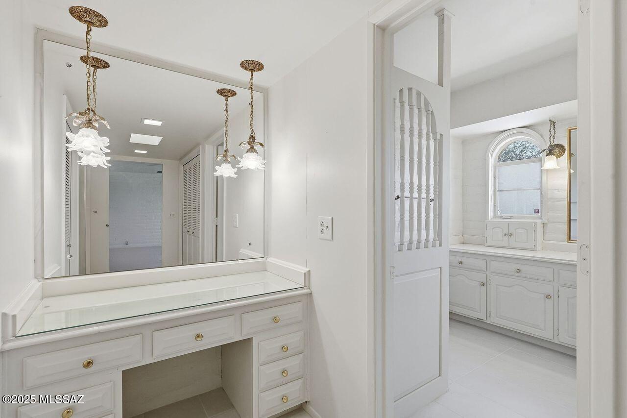 4730 E Apple Valley Drive