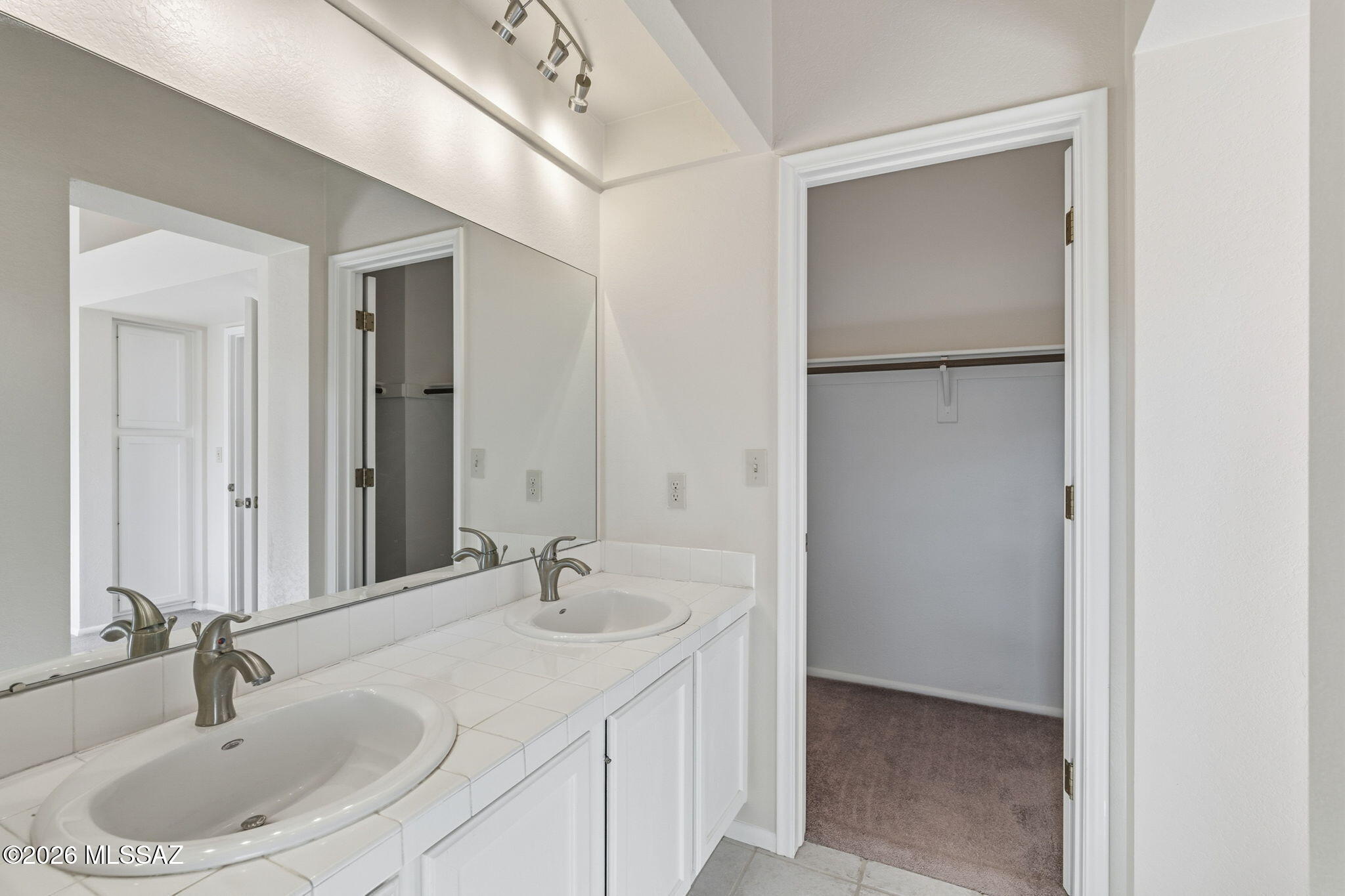 551 W Summer Rain Drive