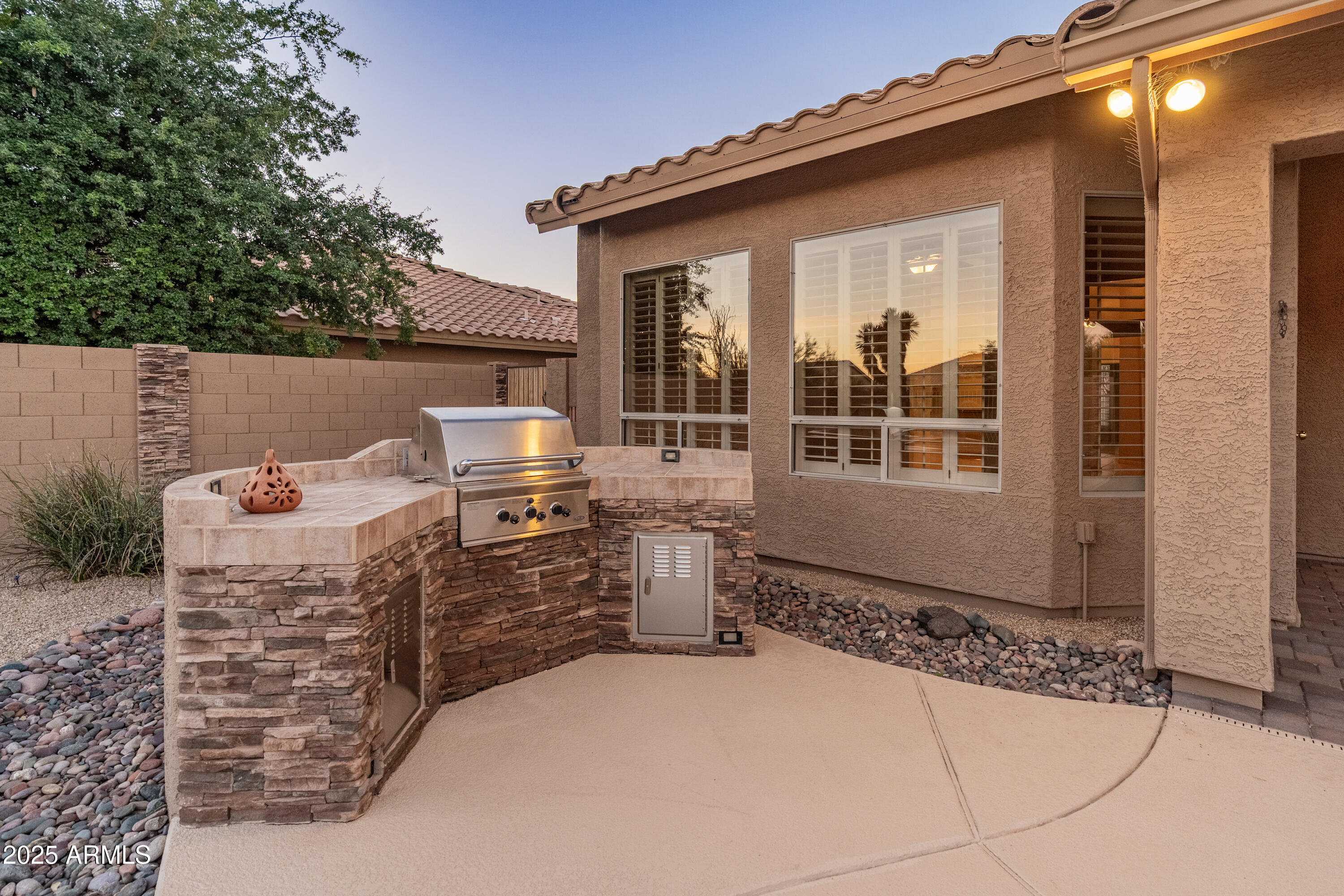 5117 E JUSTICA Street