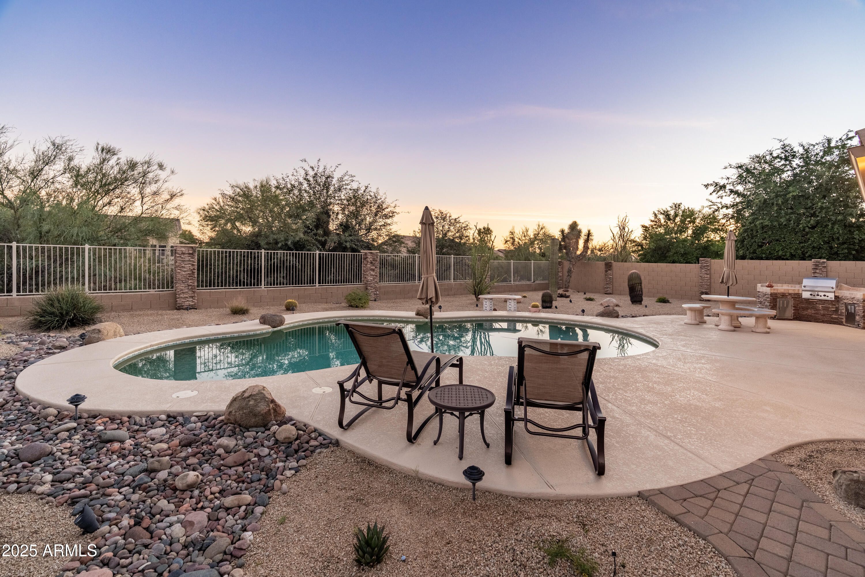 5117 E JUSTICA Street