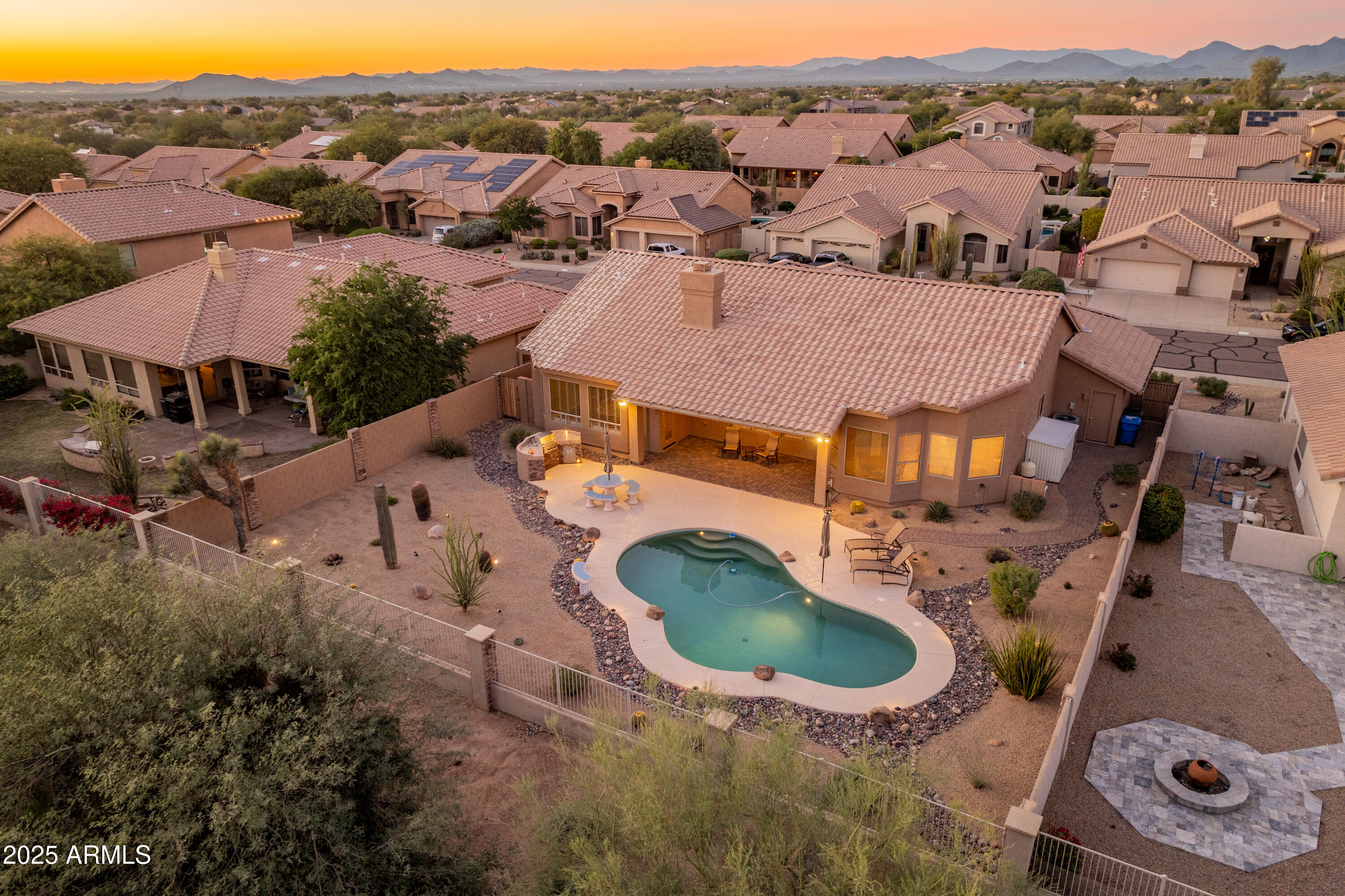 5117 E JUSTICA Street