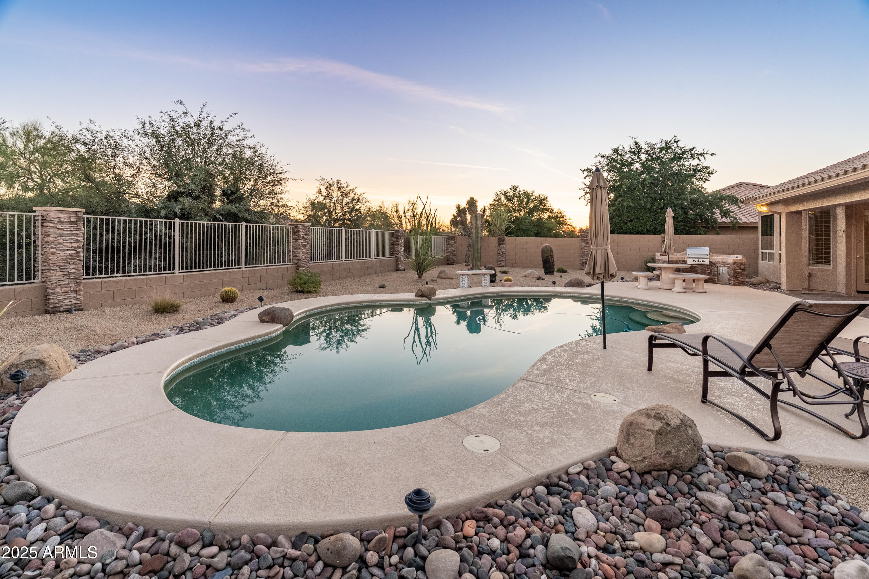 5117 E JUSTICA Street