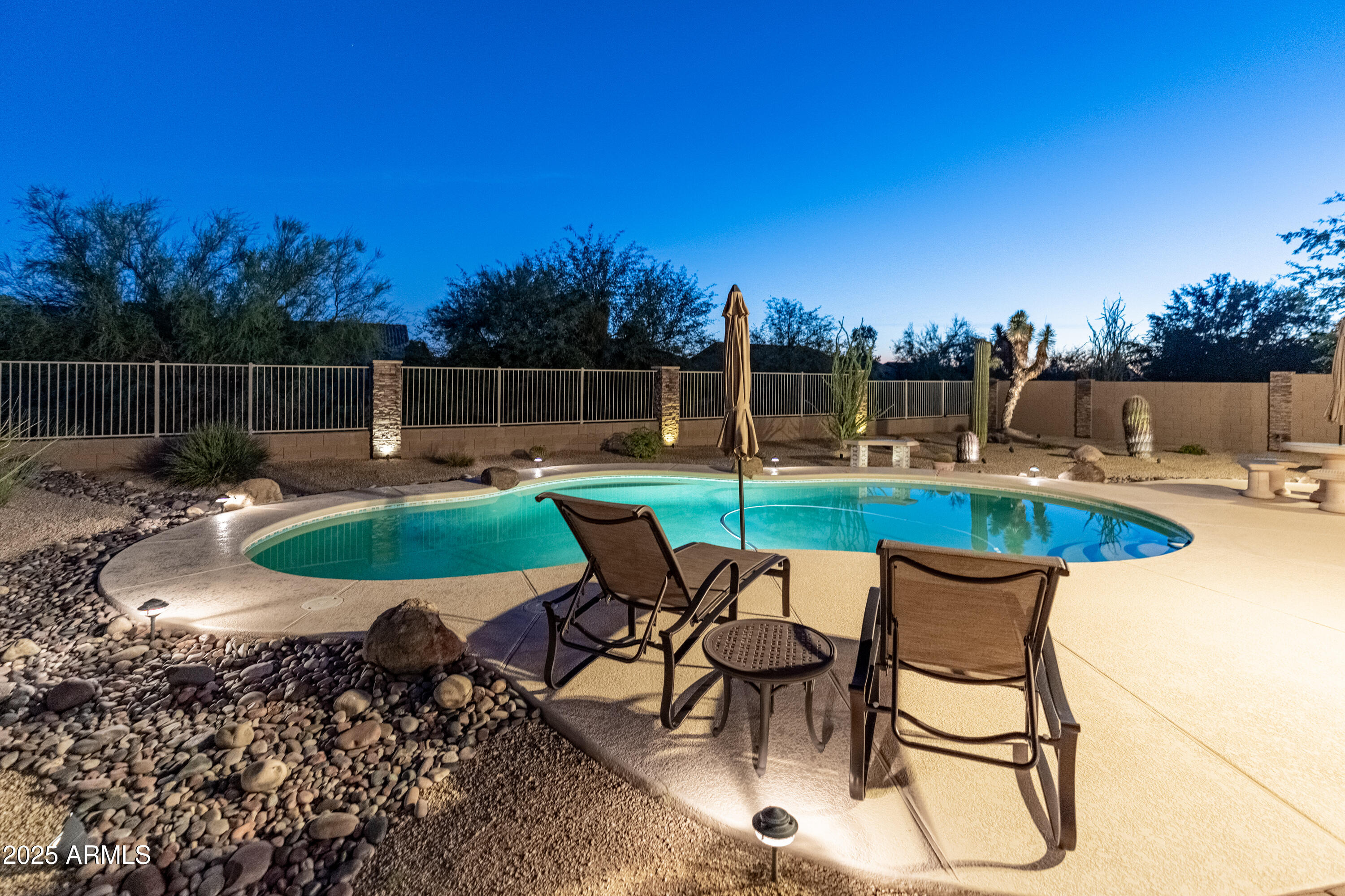 5117 E JUSTICA Street