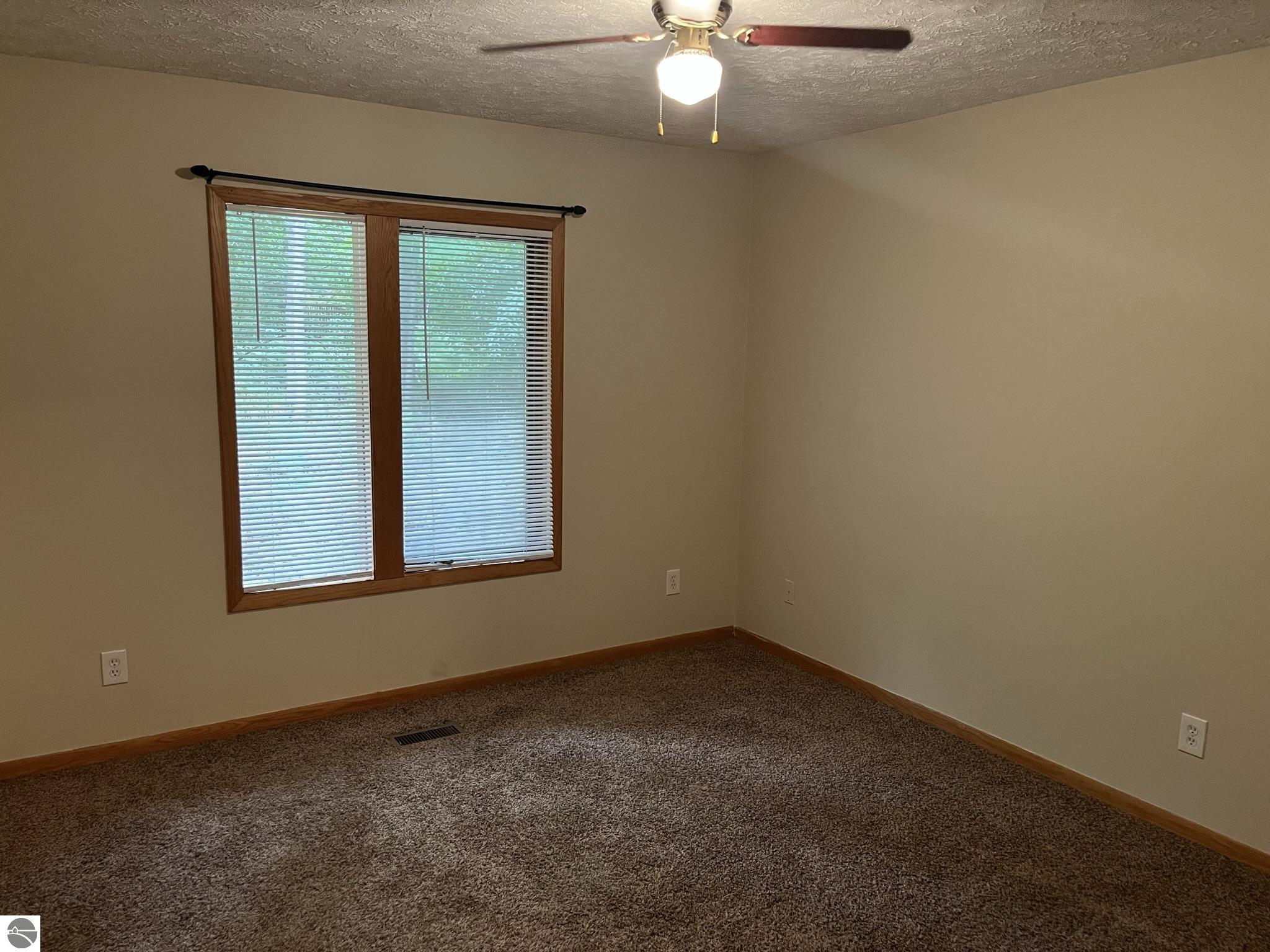 4370 Eagle Crest Drive