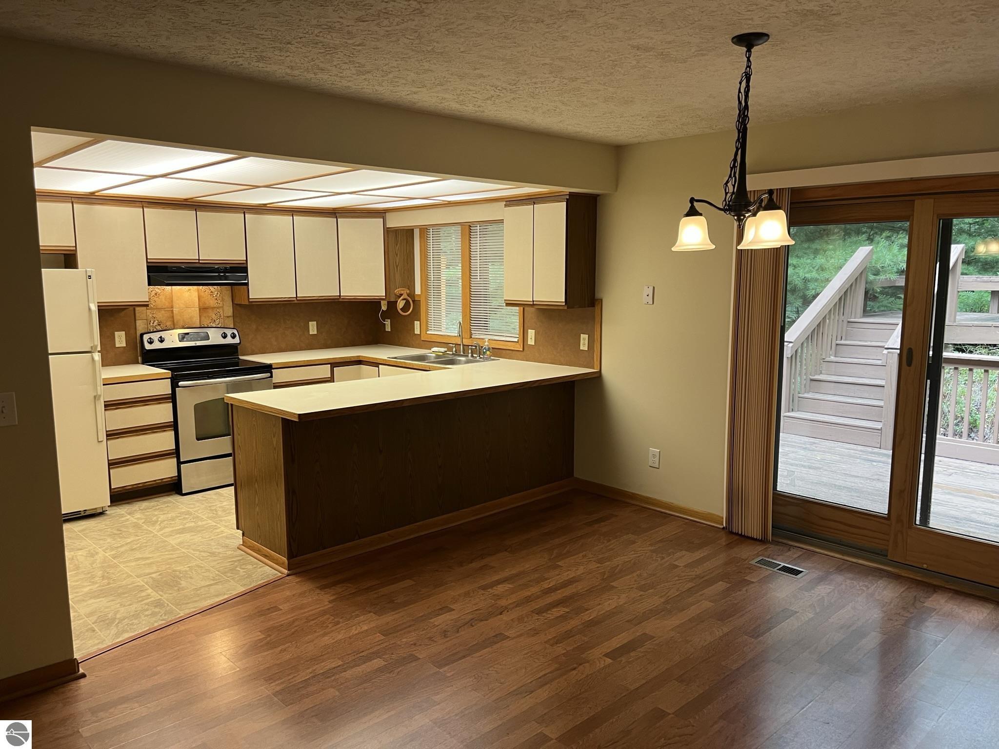 4370 Eagle Crest Drive